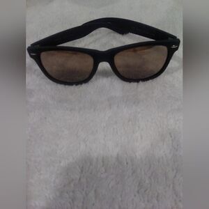 Gently Used Aeropostale Classic Sunglasses” UNISEX